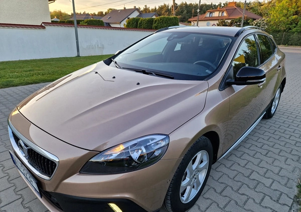 Volvo V40 cena 89000 przebieg: 14990, rok produkcji 2017 z Brodnica małe 172
